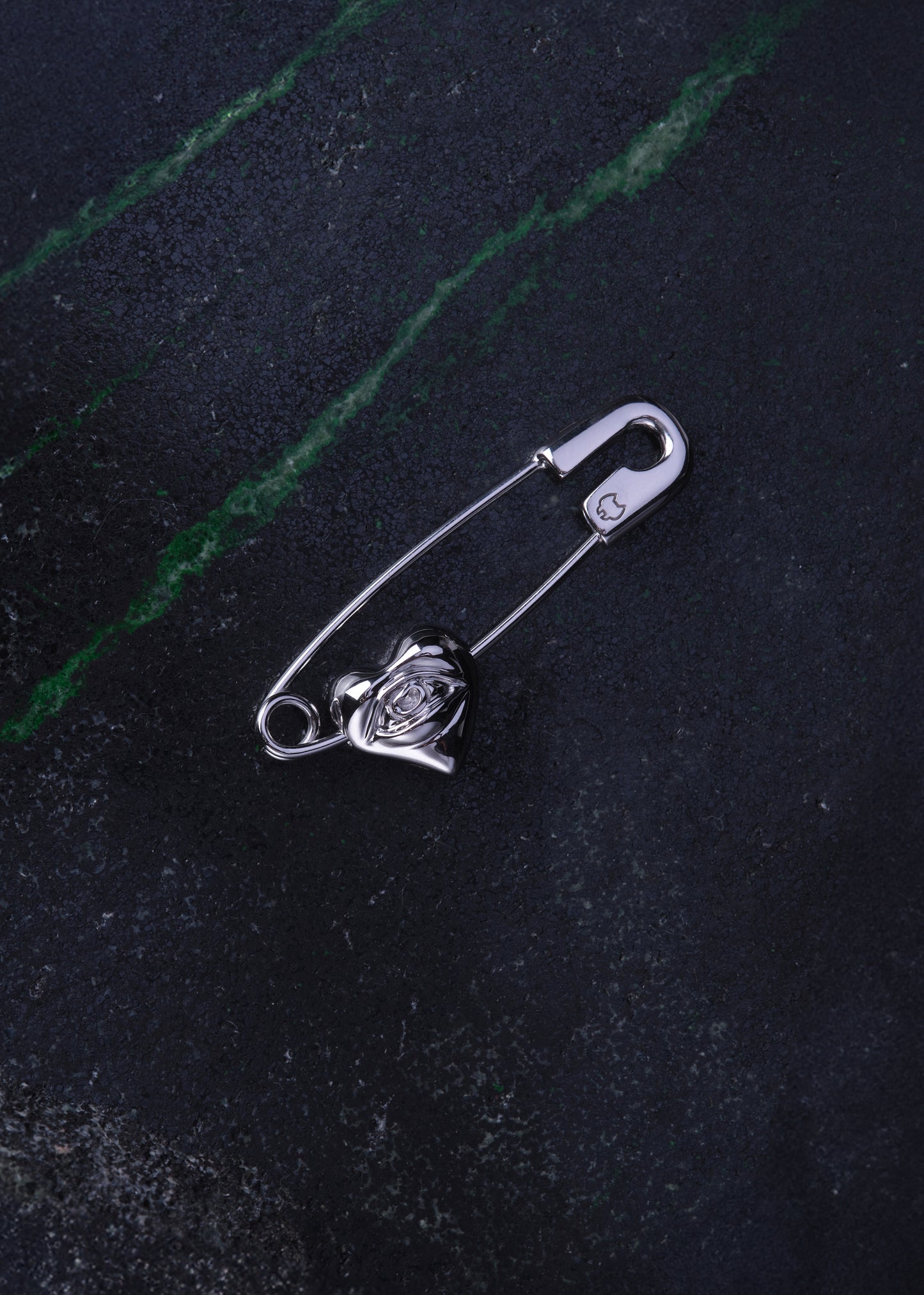 SAFETY PIN Earring with "On ne voit bien  qu'avec le cœur" Charm