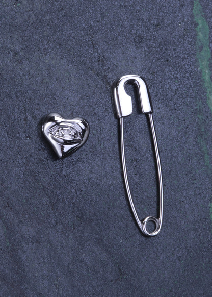 SAFETY PIN Earring with "On ne voit bien  qu'avec le cœur" Charm