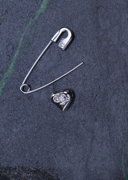 SAFETY PIN Earring with "On ne voit bien  qu'avec le cœur" Charm